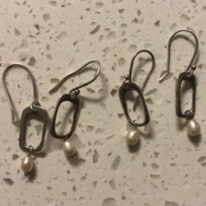 Silver & pearl earrings (2 pairs)